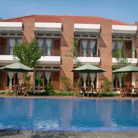 Villa Bukit Pinus Bogor Buitenkant foto