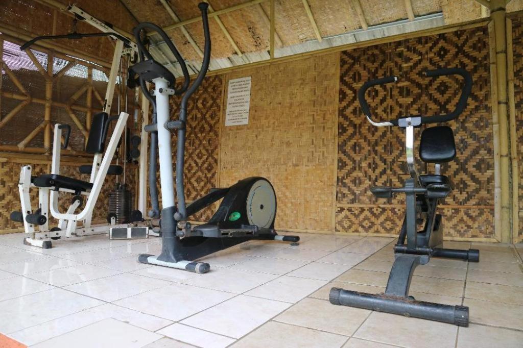 Villa Bukit Pinus Bogor Buitenkant foto