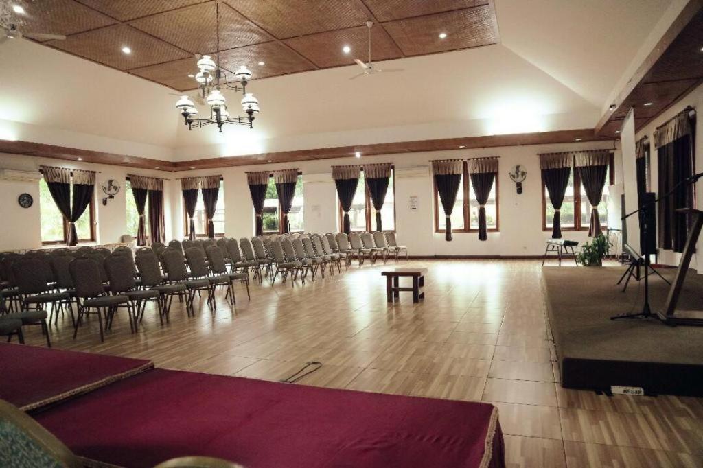 Villa Bukit Pinus Bogor Buitenkant foto